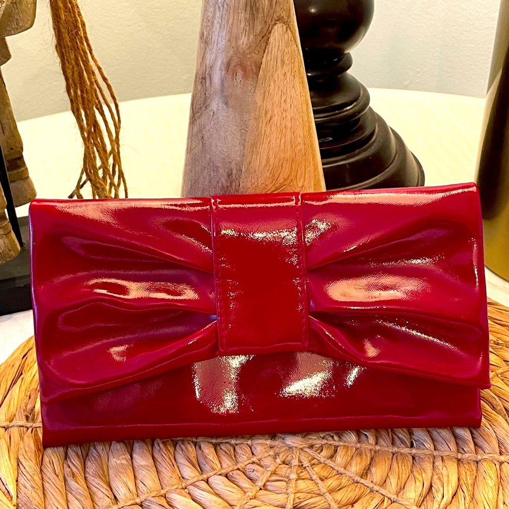 ❤️Red Bow patten leather pouchette